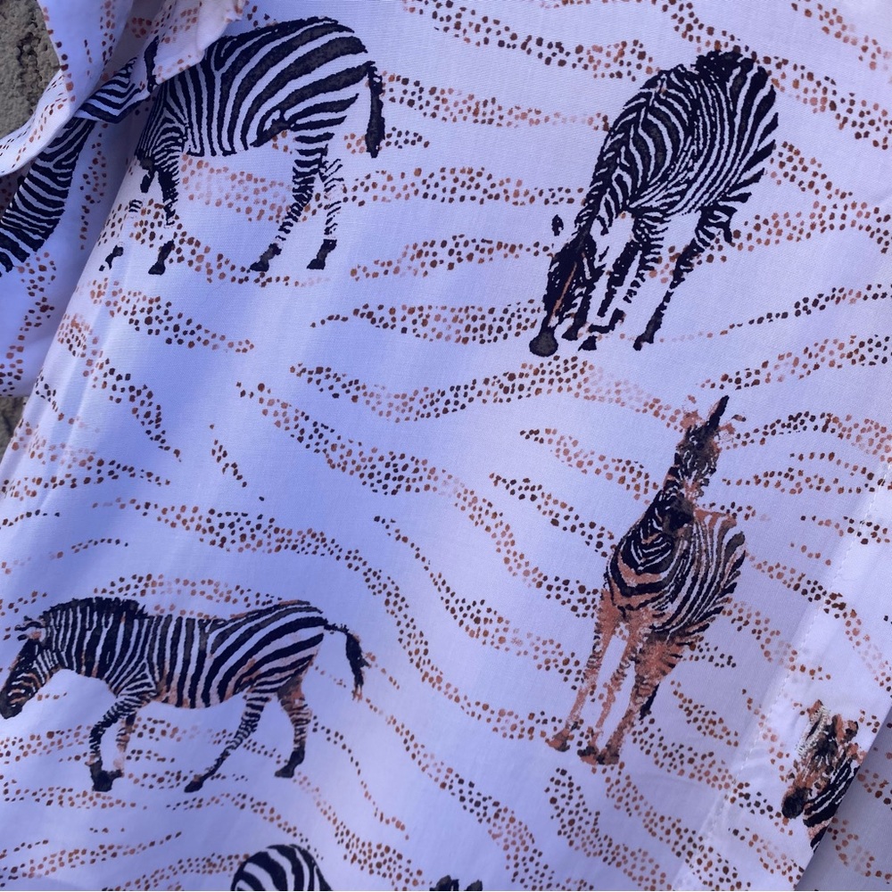 JANE AND DELANCEY Short Sleeved Zebra Blouse - Picture 5 of 8